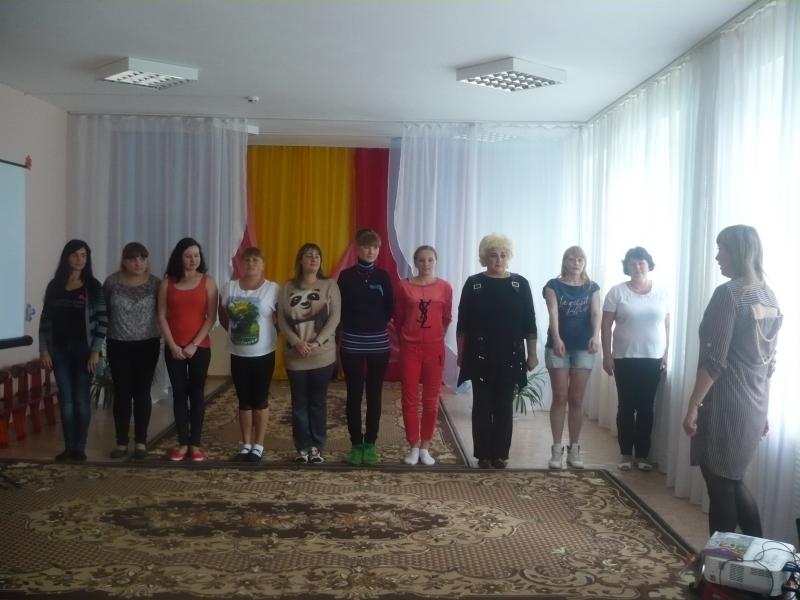 построение перед началом мини олимпийских игр для педагогов