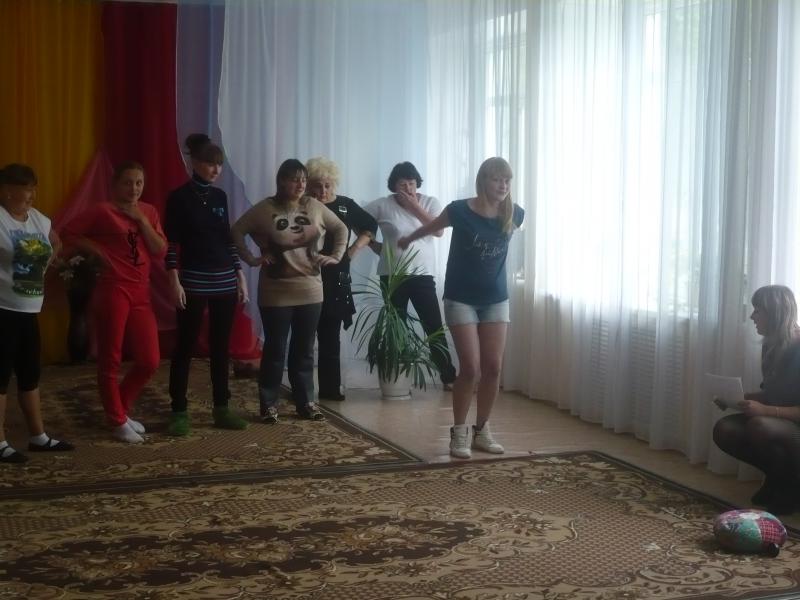 Второй этап: прыжок в длину с места....