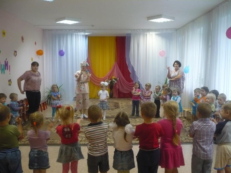 зажигательный танец "Раз,два,три"