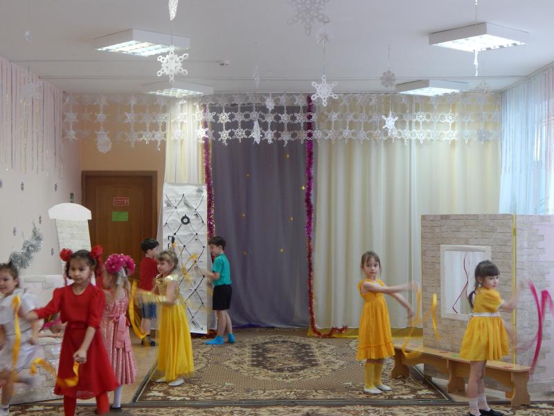 Козлятки спички вдруг нашли, и эти спички подожгли, огонь сжигает все вокруг, кто им поможет? только друг...