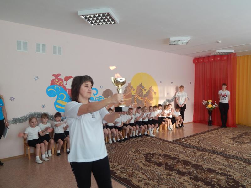 Торжественное внесение Олимпийского огня