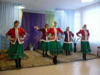 у нас поют и танцуют не только дети, но и...........