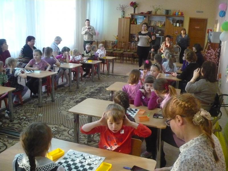 мы организаторы Фестиваля "самые юные интеллектуалы города Ирбита" направления Интеллект ежегодный шашечный турнир