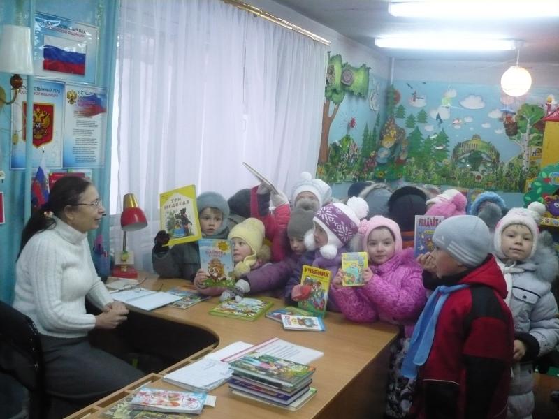 акция "10 тысяч добрых дел" дошкольники нашего ДОУ принесли книги в городскую детскую библиотеку